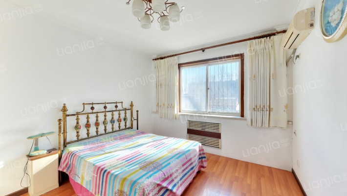 临双语近东兴南街  大社区 集中供暖 南北通透三居出售-卧室A