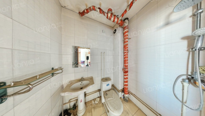 华阳路  三居两卫 采光好通风好 双塔片 户型方正-卫生间A