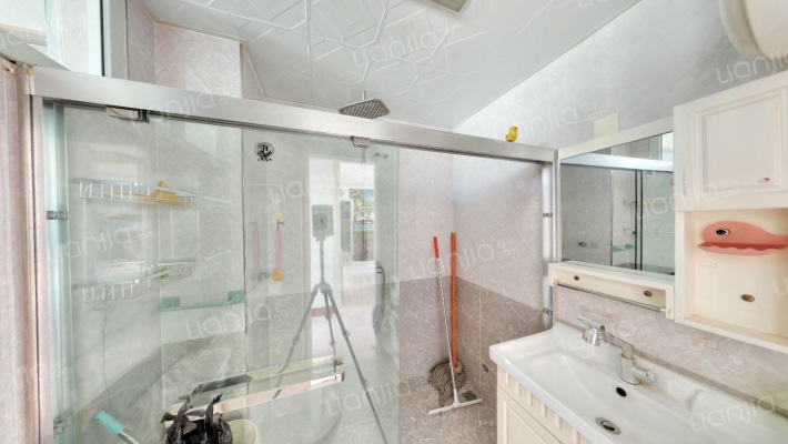 发发商城 3室1厅 南-卫生间