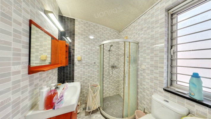 别墅区里的叠拼 广安B区精装修上叠-卫生间B