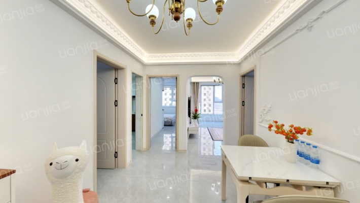 此房采光好，主卧次卧客厅均有阳台，德行公园边上-餐厅