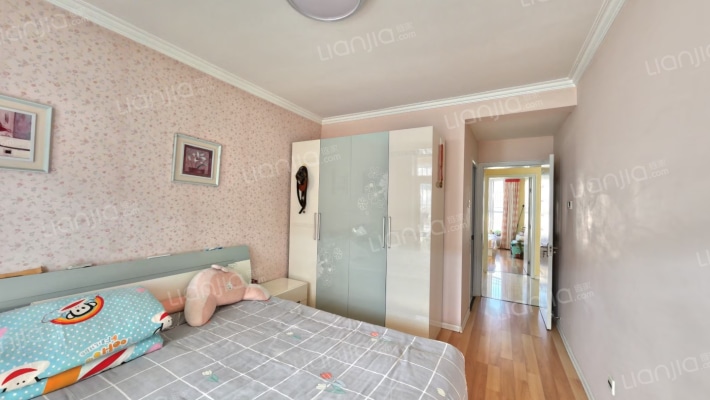 南北通透双卫，老式精装比较干净，采光好-卧室B