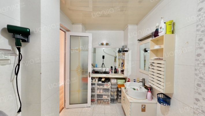 南北通透双卫，老式精装比较干净，采光好-卫生间B