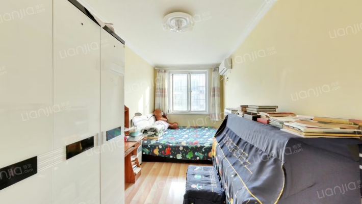 南北通透双卫，老式精装比较干净，采光好-卧室C