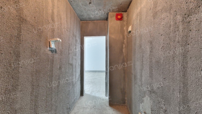 小区西侧 中层 朝南大三居 满五 价格可议 看房方便-厨房