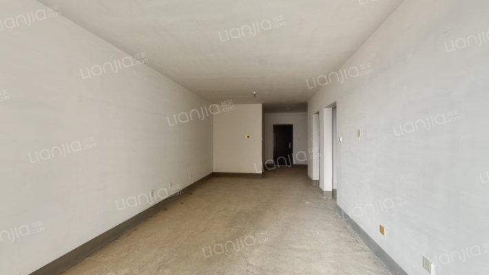 小区西侧 中层 朝南大三居 满五 价格可议 看房方便-客厅