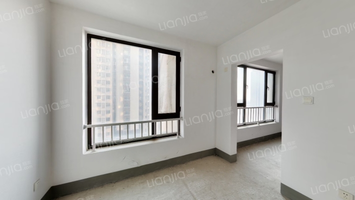 小区西侧 中层 朝南大三居 满五 价格可议 看房方便-卧室B