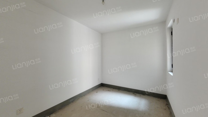 小区西侧 中层 朝南大三居 满五 价格可议 看房方便-卧室A