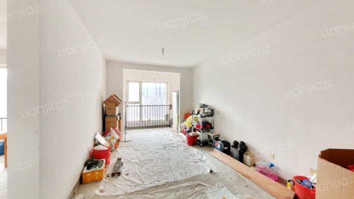 低楼层 无遮挡 毛坯 满五 东户 出入小区方便-客厅