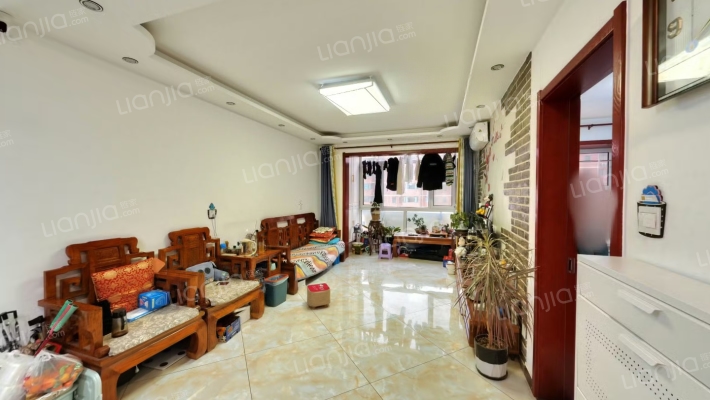 香邑溪谷南向两居，无遮挡，小区南侧位置-客厅