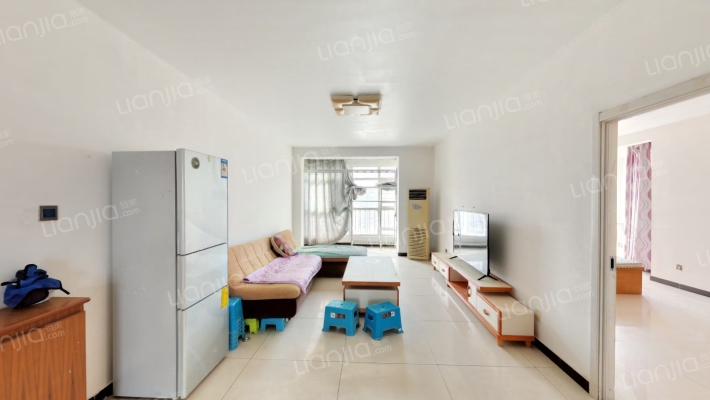 凯旋门 中高楼层 大三居 南北通透-客厅