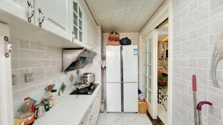 钻石广场 2室2厅 南-厨房