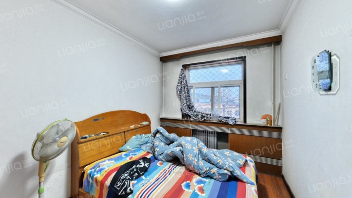 发发商城东西通透大三居，本满五年，-卧室B