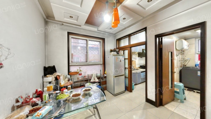 发发商城东西通透大三居，本满五年，-餐厅