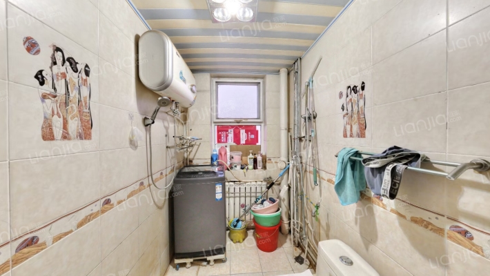 发发商城东西通透大三居，本满五年，-卫生间