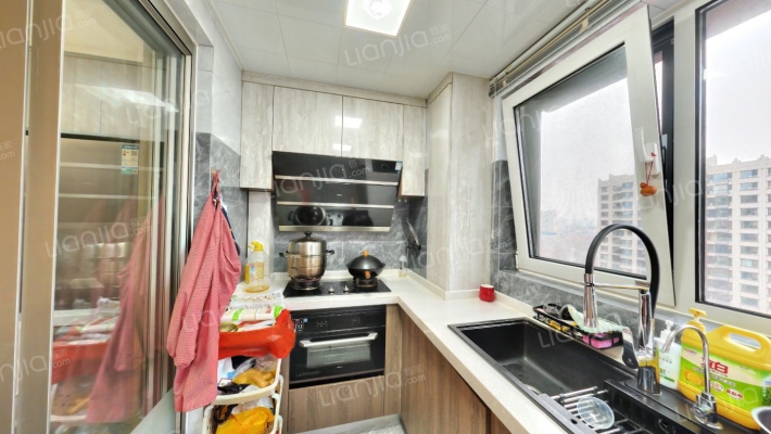 德信御府，精装三居室，拎包入住，带家具家电-厨房