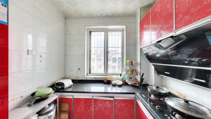 南北户型，中间好楼层，房本满五唯一，园林社区-厨房