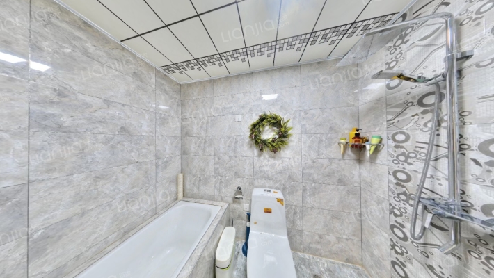 采光好。楼层好，小区环境优美。-卫生间A