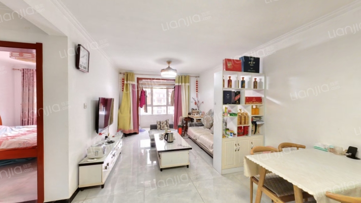 南北通透两居室带子母车位带地下室自住装修低楼层-客厅