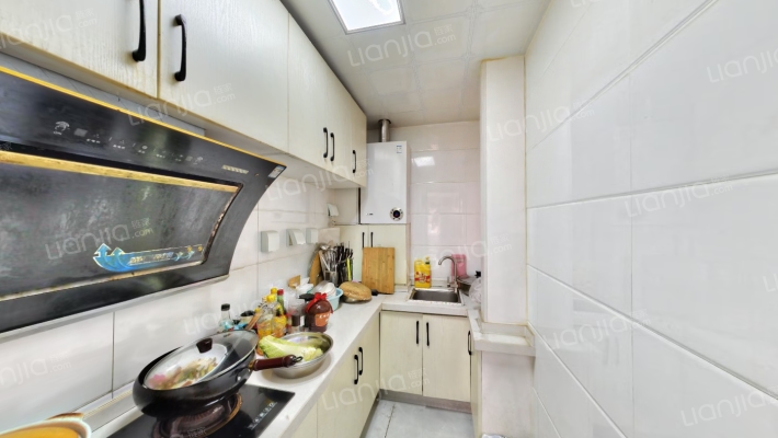 南北通透两居室带子母车位带地下室自住装修低楼层-厨房