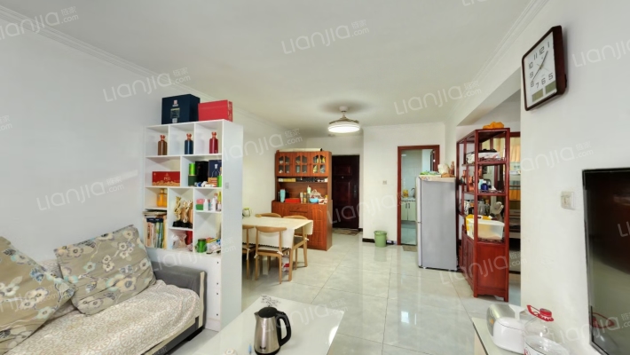 南北通透两居室带子母车位带地下室自住装修低楼层-客厅