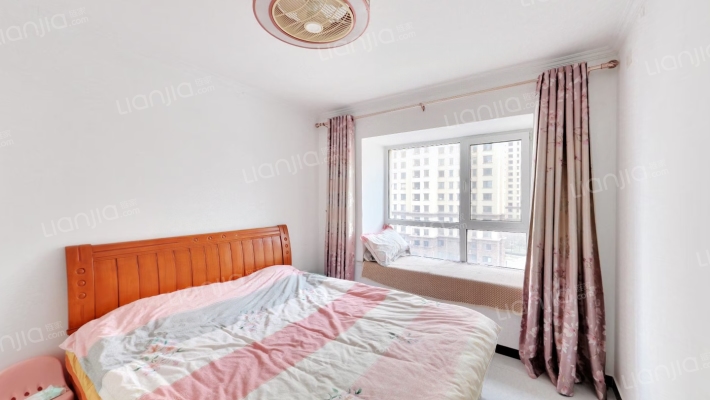 南北通透两居室带子母车位带地下室自住装修低楼层-卧室B