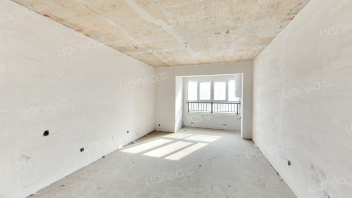 南北通透三居室 中间楼层采光好 人车分流 出行方便-客厅