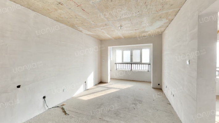 玫瑰园南向两居室 中间楼层 采光充足 环境好出行方便-客厅