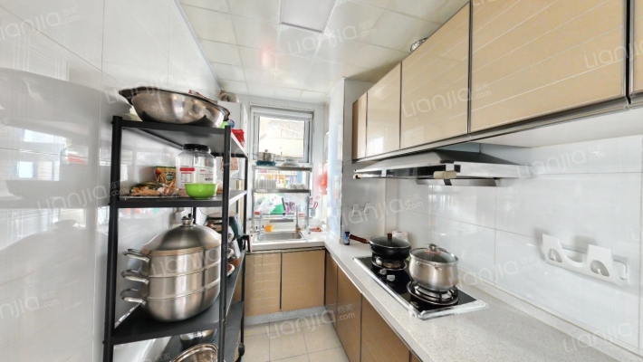 房本满五唯一，无尾款，精装自住，带车位地下室-厨房