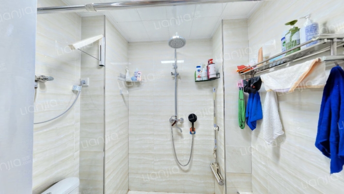 房本满五唯一，无尾款，精装自住，带车位地下室-卫生间