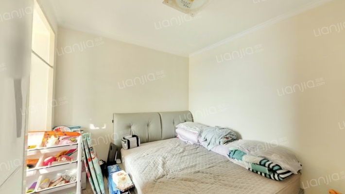 房本满五唯一，无尾款，精装自住，带车位地下室-卧室A