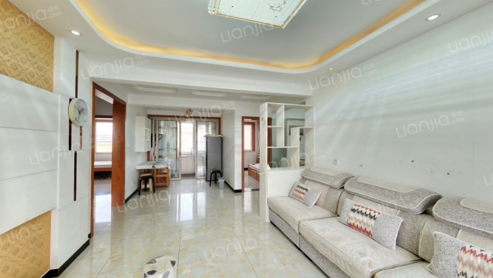 房源户型方正    采光全天  配套齐全-客厅