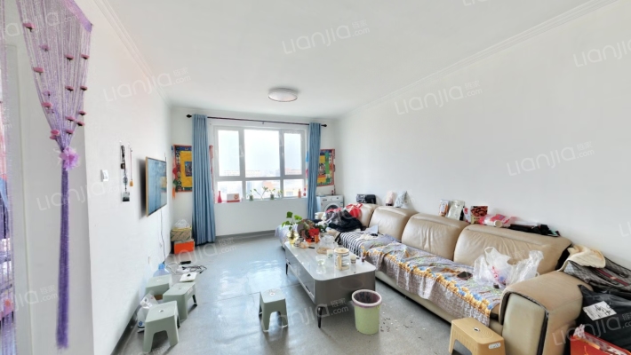 冠云路新加坡花园正规一居室户型方正-客厅