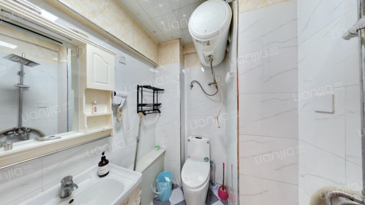 70年大产权开间，集中供暖，房本满五唯一-卫生间