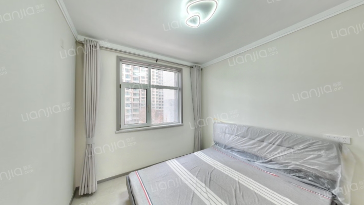 房子南北通透两居精装修未住本满二-卧室A