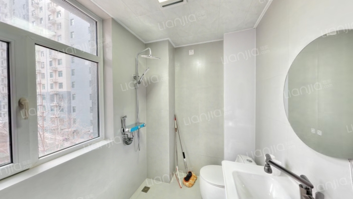 房子南北通透两居精装修未住本满二-卫生间