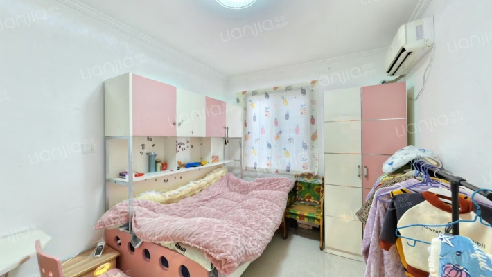 此房有本随时过户，采光好视野好，南北通透一居室-卧室