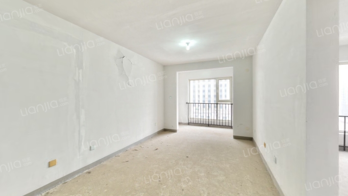 狮子南向两居室，诚意出售，价格可谈-客厅