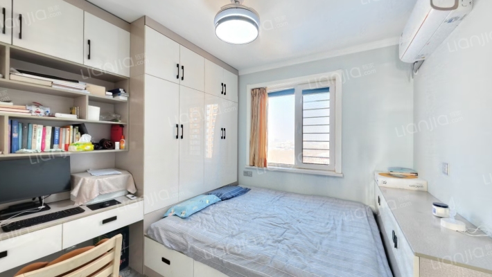 南北通三居室双卫.精装自住标准.采光好.诚意出售-卧室B