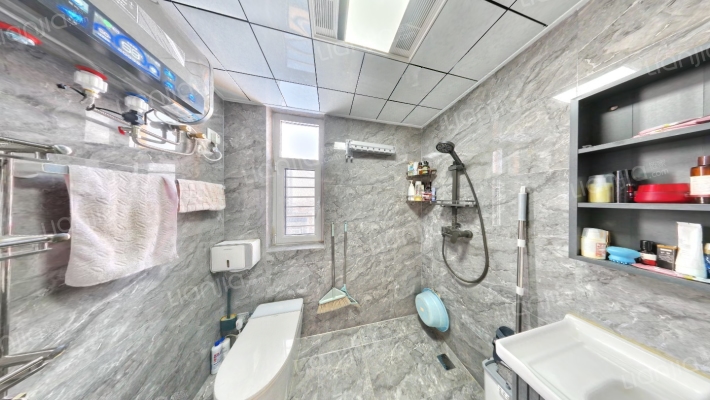 南北通三居室双卫.精装自住标准.采光好.诚意出售-卫生间