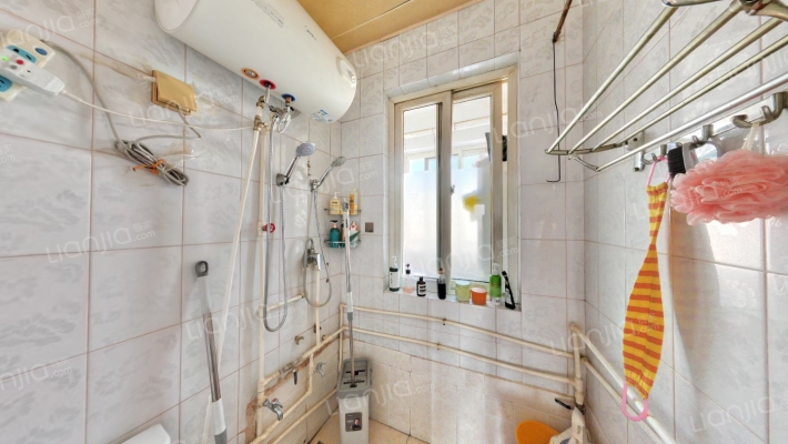 满五唯一，南北通通，三阳开泰户型，采光视野无遮挡，-卫生间