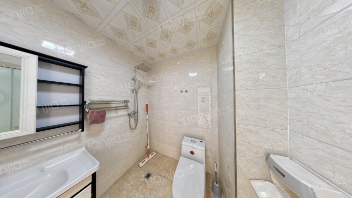 范阳路金品时代自住精装修两居室三阳开泰户型拎包入住-卫生间