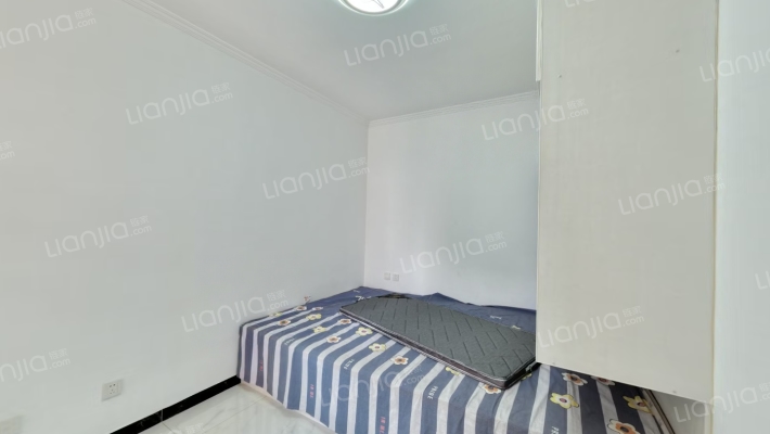 范阳路金品时代自住精装修两居室三阳开泰户型拎包入住-卧室A