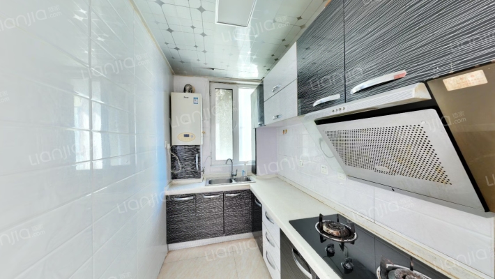 南向两居，精装修 拎包入住，楼层好-厨房