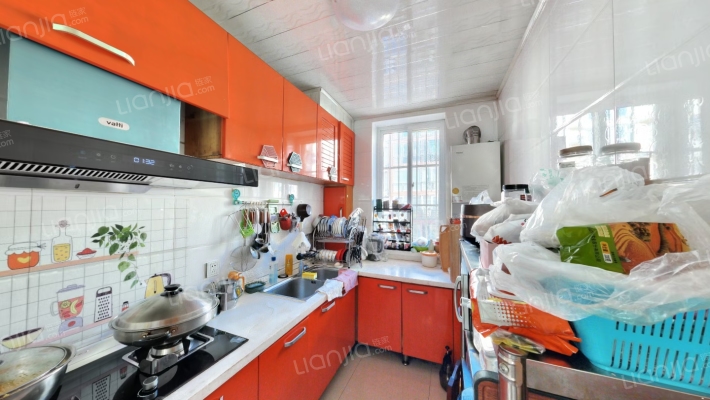 名流枫景洋房三居，精装修拎包入住，房本满五唯一-厨房