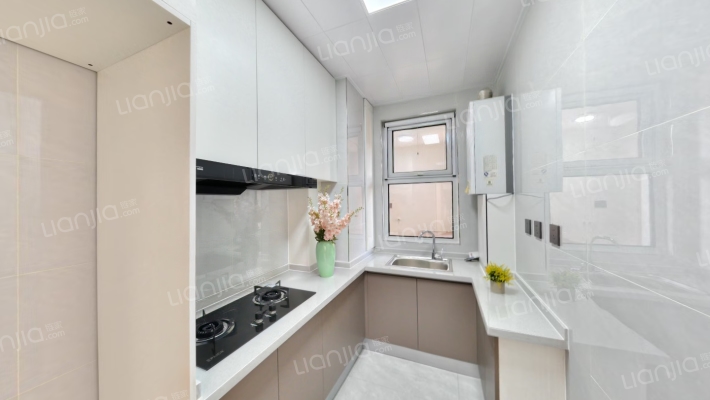 精装全阳两居室，中高楼层，采光好，视野开阔.。-厨房