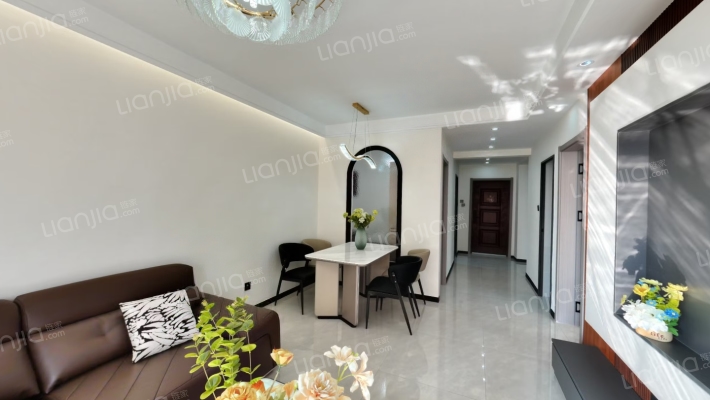 精装全阳两居室，中高楼层，采光好，视野开阔.。-客厅