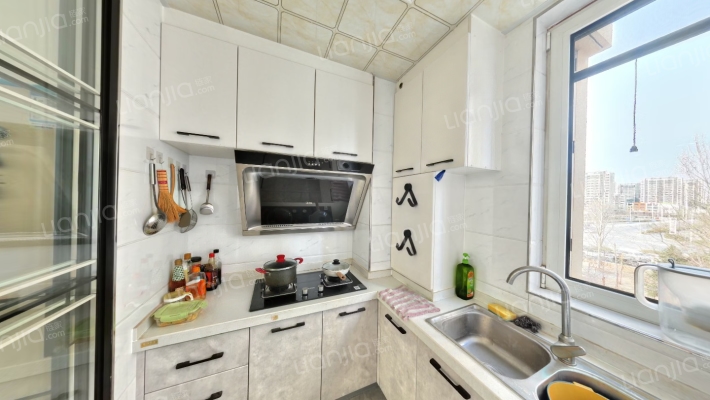 转角飘窗 带装修 南北通透 视野开阔-厨房