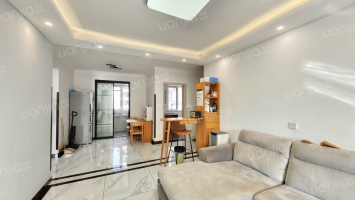 转角飘窗 带装修 南北通透 视野开阔-客厅