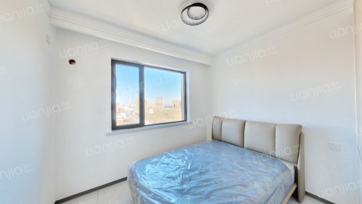 本房是经典的四叶草户型，南北三通透，双明卫-卧室C